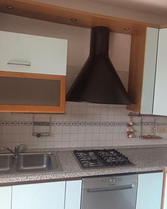 cucina completa di elettrodomestici