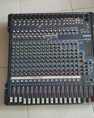 Mixer Yamaha MG206c