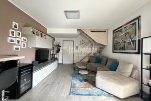 RIF. 522 - AMPIO DUPLEX IN CENTRO PAESE CON BOX