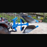 Aratro reversibile molto robusto