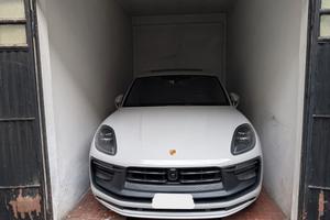 Garage box con dispositivo parcheggio automatico