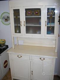 Vetrinetta e Credenza antica