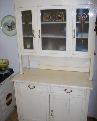 Vetrinetta e Credenza antica