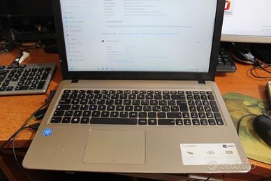 computer ASUS  vivobook disco SSD 250 W.11