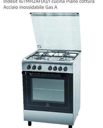 stupenda cucina Indesit piano cottura in acciaio i