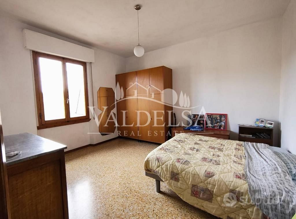 Appartamento di 80 m² con 4 locali a Poggibonsi - Altro