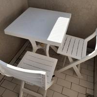 Tavolino con sedie bianco