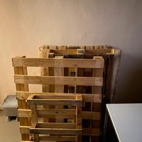 Bancali in legno per arredamento o giardino