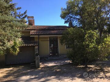 Casa in campagna con terreno e infrastrutture