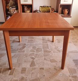 Tavolo quadrato apertura a libro con 6 sedie