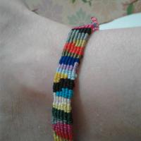 Cavigliera "arlecchino" in macramè