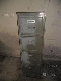 Schedario vintage a 4 cassetti