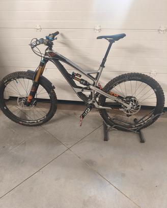 YT Capra CF Pro 2017