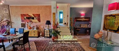 VILLA SINGOLA SU AMPIO GIARDINO