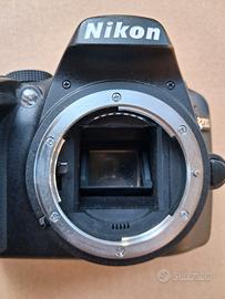 Nikon d3200 solo corpo con caricabatteria, batteri