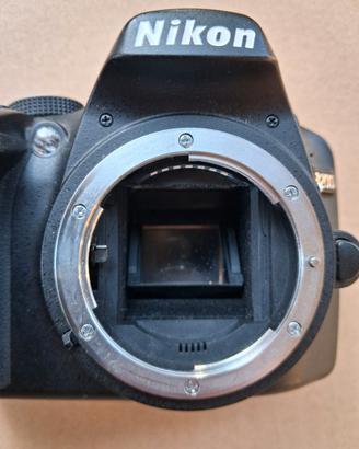 Nikon d3200 solo corpo con caricabatteria, batteri