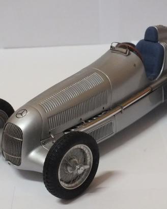 Mercedes Benz  W25 1934  1/18 CMC