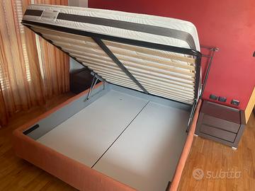 letto matrimoniale e comodini