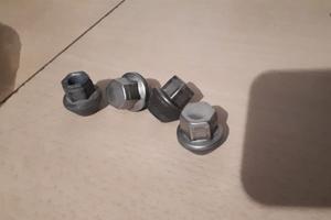 Dadi per cerchi in lega originali Ford