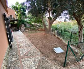 BILOCALE ARREDATO CON GIARDINO PRIVATO