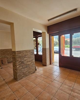 Locale commerciale due vetrine