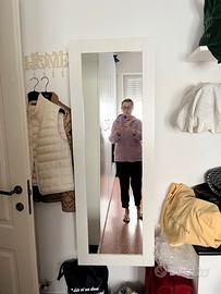 specchio da muro bianco con contenitore interno