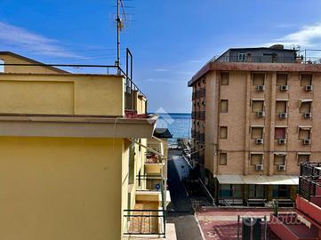 3 LOCALI A LAIGUEGLIA