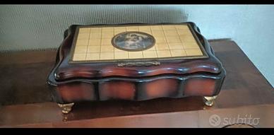 portagioie vintage con carillon