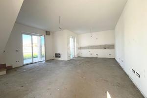 VILLA A SCHIERA A CIAMPINO