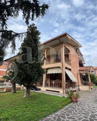Villa bifamiliare Marino [720 VIALE REPUBBLICAVRG]