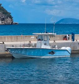 Barca a motore stile fisherman americano