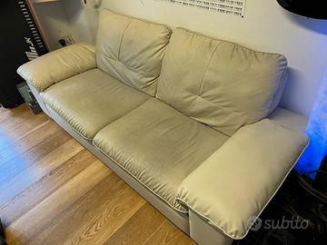 Divano 3 posti Ikea pelle beige