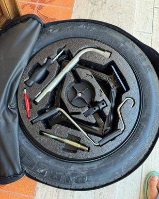 Kit Ruotino di scorta con Attrezzi e Borsa