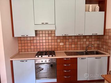 Cucina in buone condizioni in buon  laminato