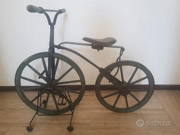 Antica e rarissima bicicletta a pedali tipo Michau