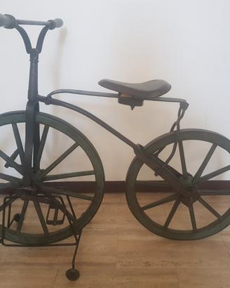 Antica e rarissima bicicletta a pedali tipo Michau