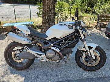Ducati Monster 696