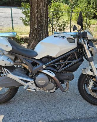 Ducati Monster 696
