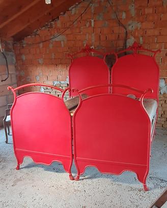 Antico letto in ferro battuto 
