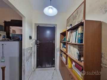 Sperone monovano 35 mq. con area esterna