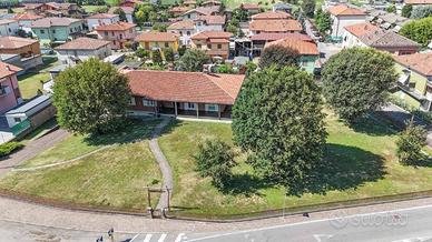 Villa di 362 m² con più di 5 locali e box auto a O