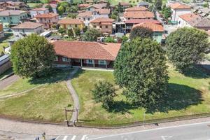 Villa di 362 m² con più di 5 locali e box auto a O