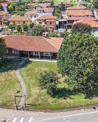 Villa di 362 m² con più di 5 locali e box auto a O