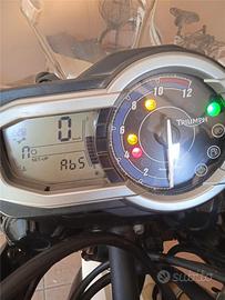 Moto Triumph Tiger 800