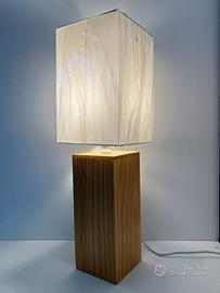 Lampada tavolo quadrata legno e paralume