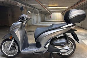 Scooter Honda SH350