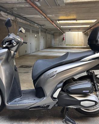 Scooter Honda SH350