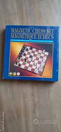 GIOCO MAGNETICO DI SCACCHI NUOVO IN CONFEZIONE