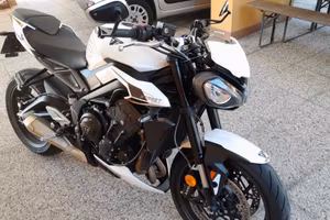street triple r