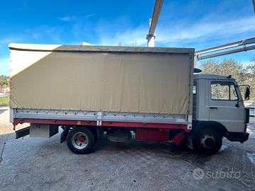 Autocarro Iveco 79-14